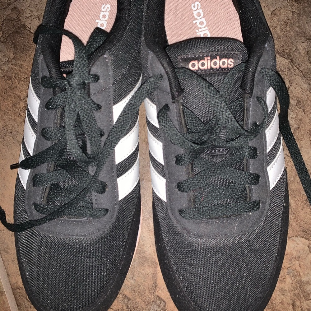Adidas women’s tennis shoes
